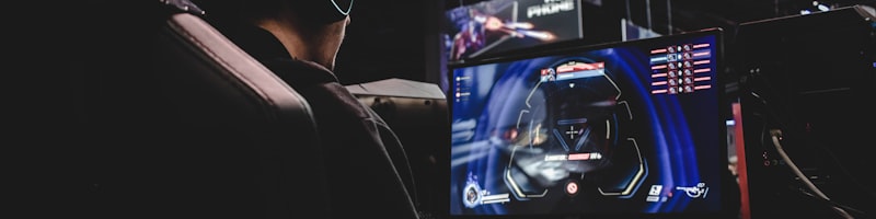 英雄联盟全球总决赛现场 - 巨大的舞台与绚丽的灯光效果